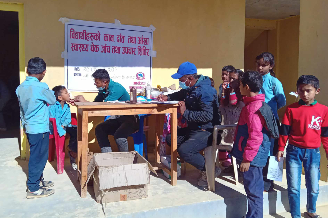 बैतडीका विद्यालयहरुमा स्वास्थ्य शिविर, बालबालिकाहरुमा दाँत सम्बन्धी समस्या बढी 